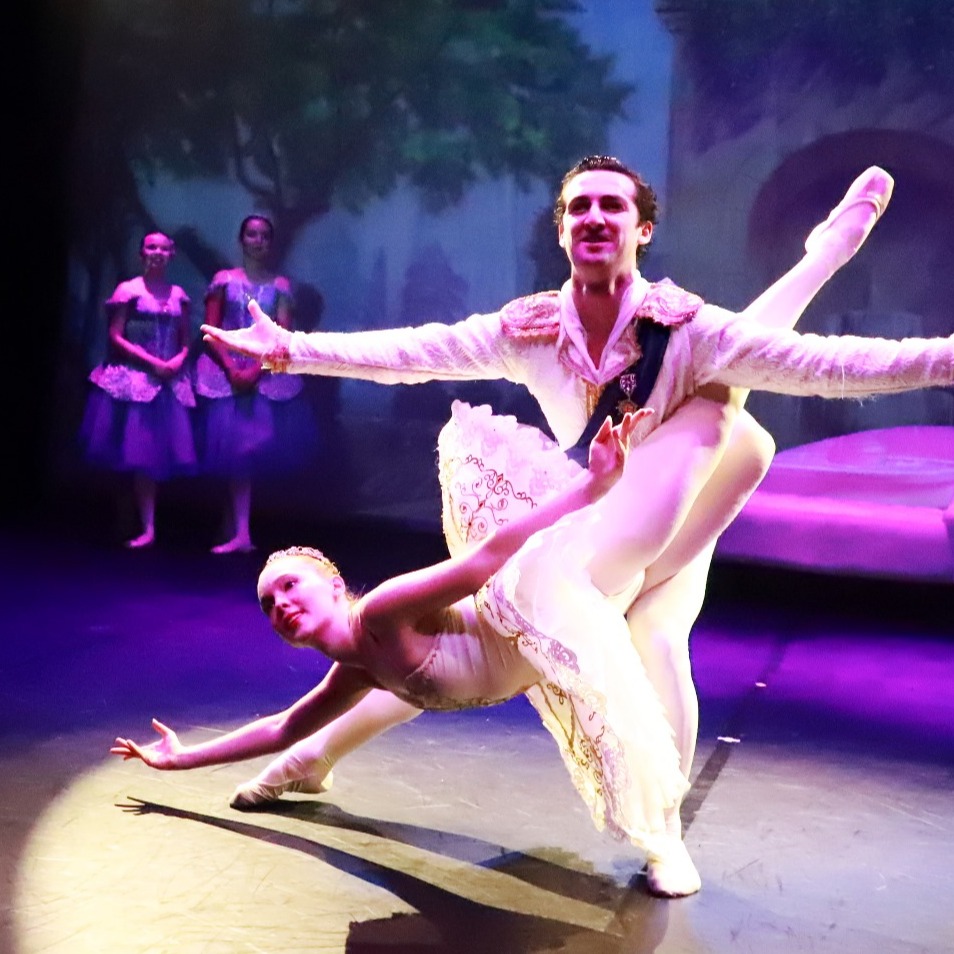 Amani Wiriyanjara. Performer. WAVE. De Javu. Blue Dragonfly